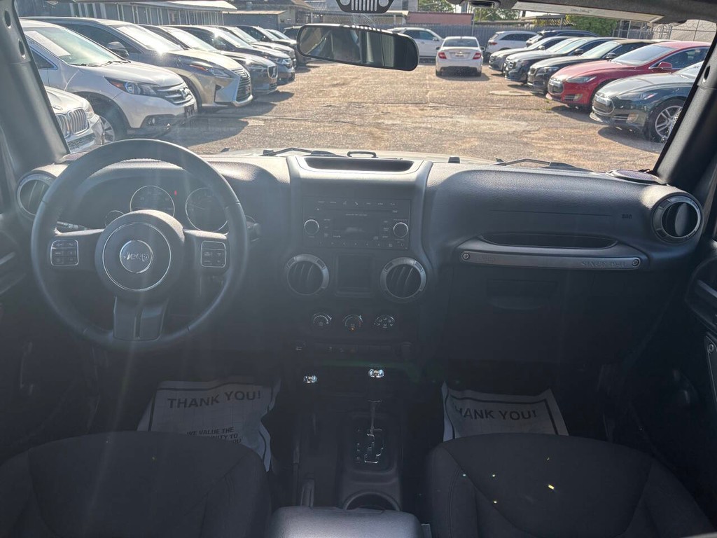 Jeep Wrangler Unlimited Vehicle Full-screen Gallery Image 18