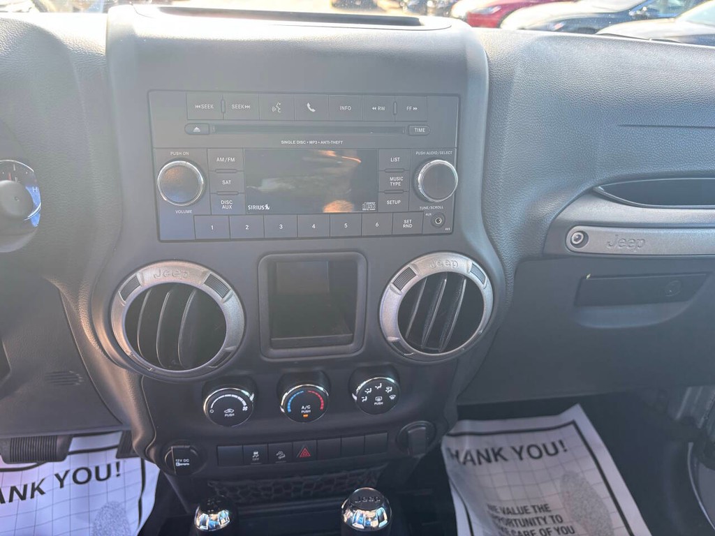 Jeep Wrangler Unlimited Vehicle Full-screen Gallery Image 19