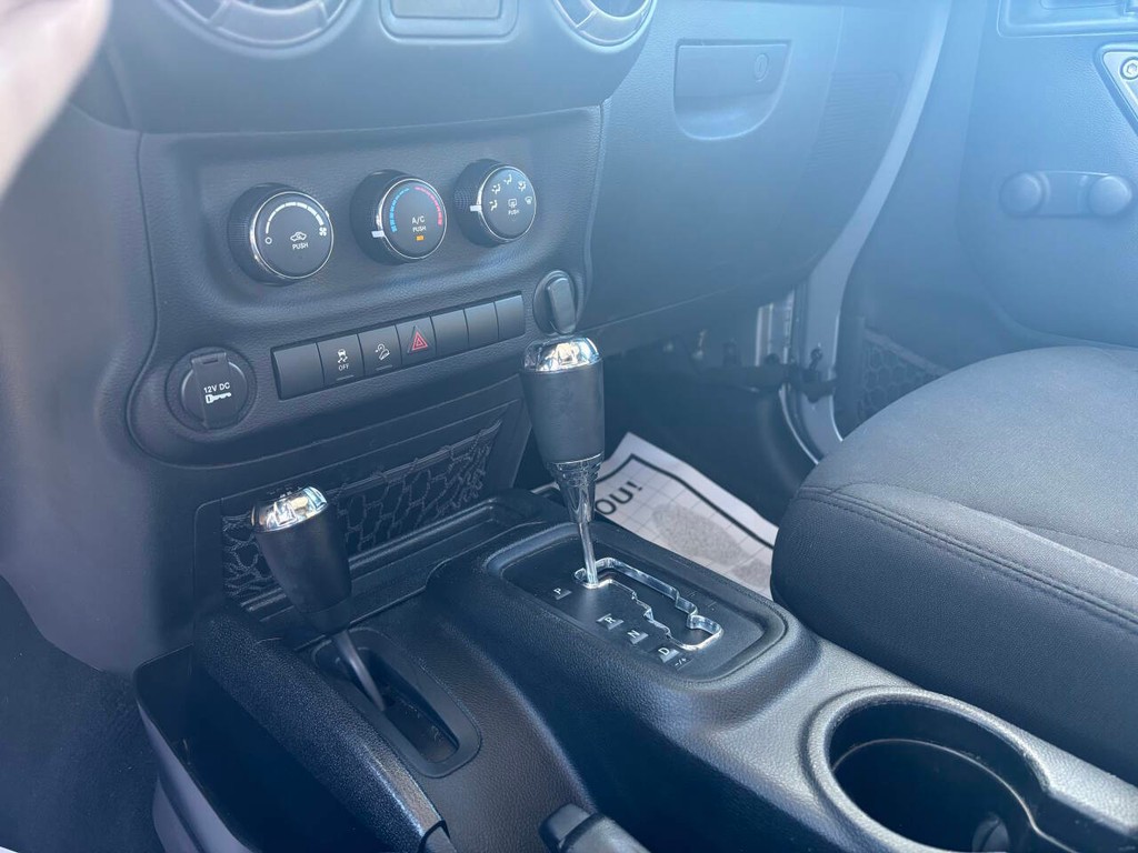 Jeep Wrangler Unlimited Vehicle Full-screen Gallery Image 20