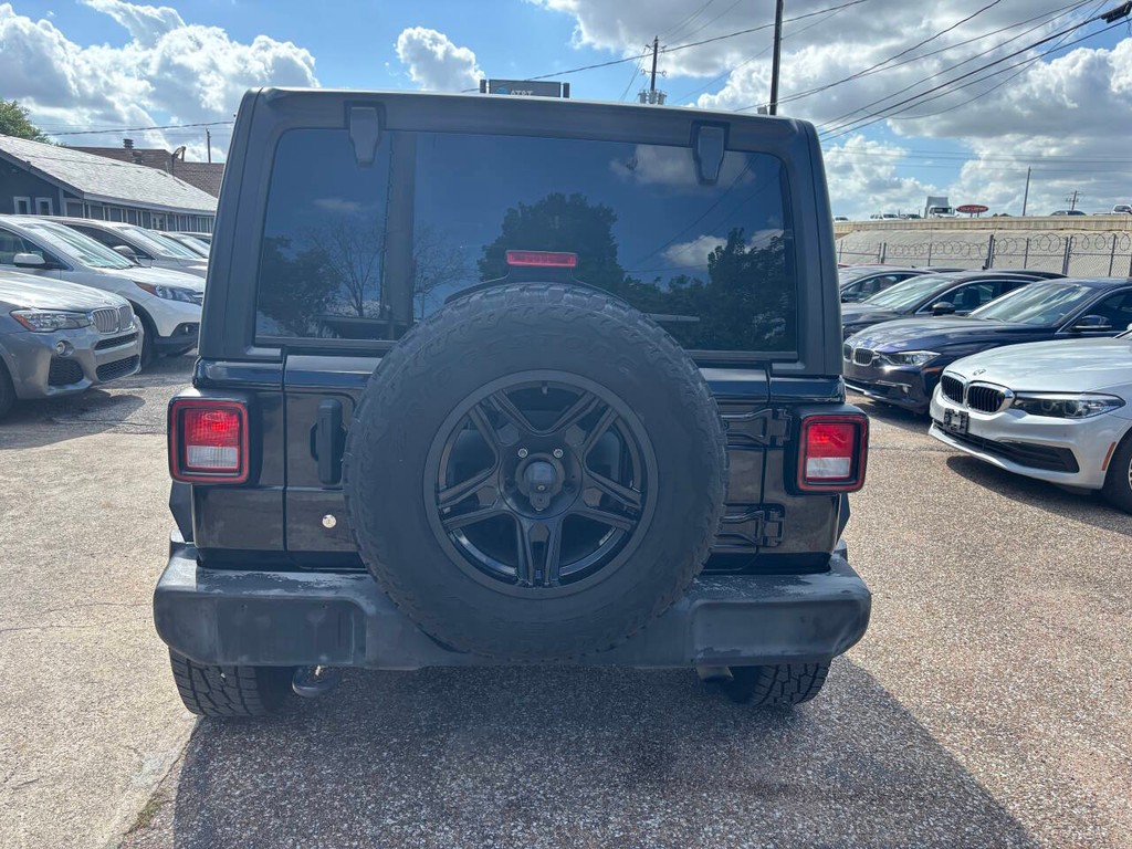 Jeep Wrangler Unlimited Vehicle Full-screen Gallery Image 06