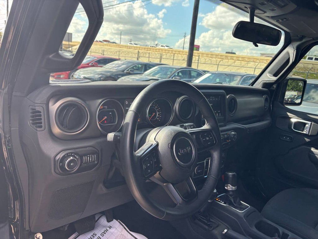 Jeep Wrangler Unlimited Vehicle Full-screen Gallery Image 08