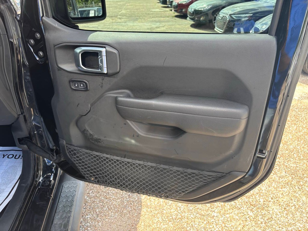 Jeep Wrangler Unlimited Vehicle Full-screen Gallery Image 13