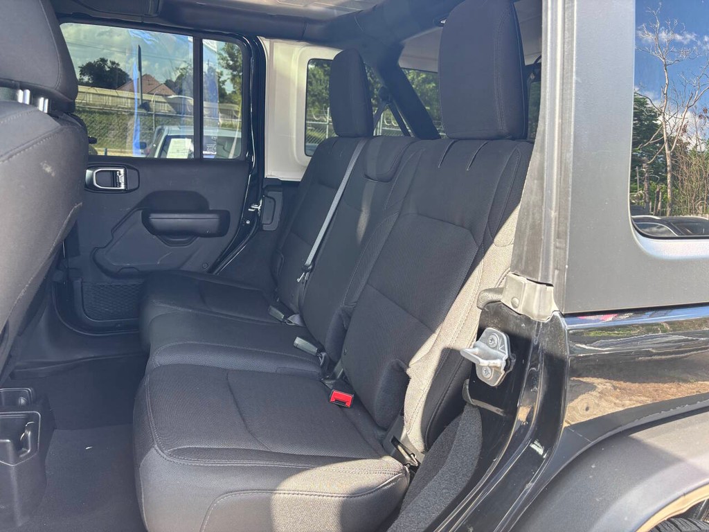 Jeep Wrangler Unlimited Vehicle Full-screen Gallery Image 14