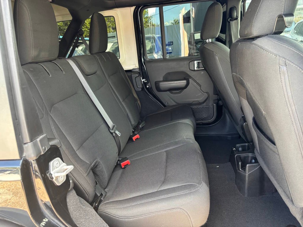 Jeep Wrangler Unlimited Vehicle Full-screen Gallery Image 16