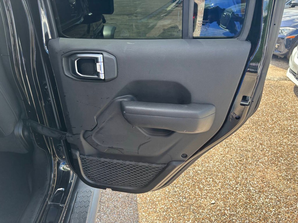 Jeep Wrangler Unlimited Vehicle Full-screen Gallery Image 17