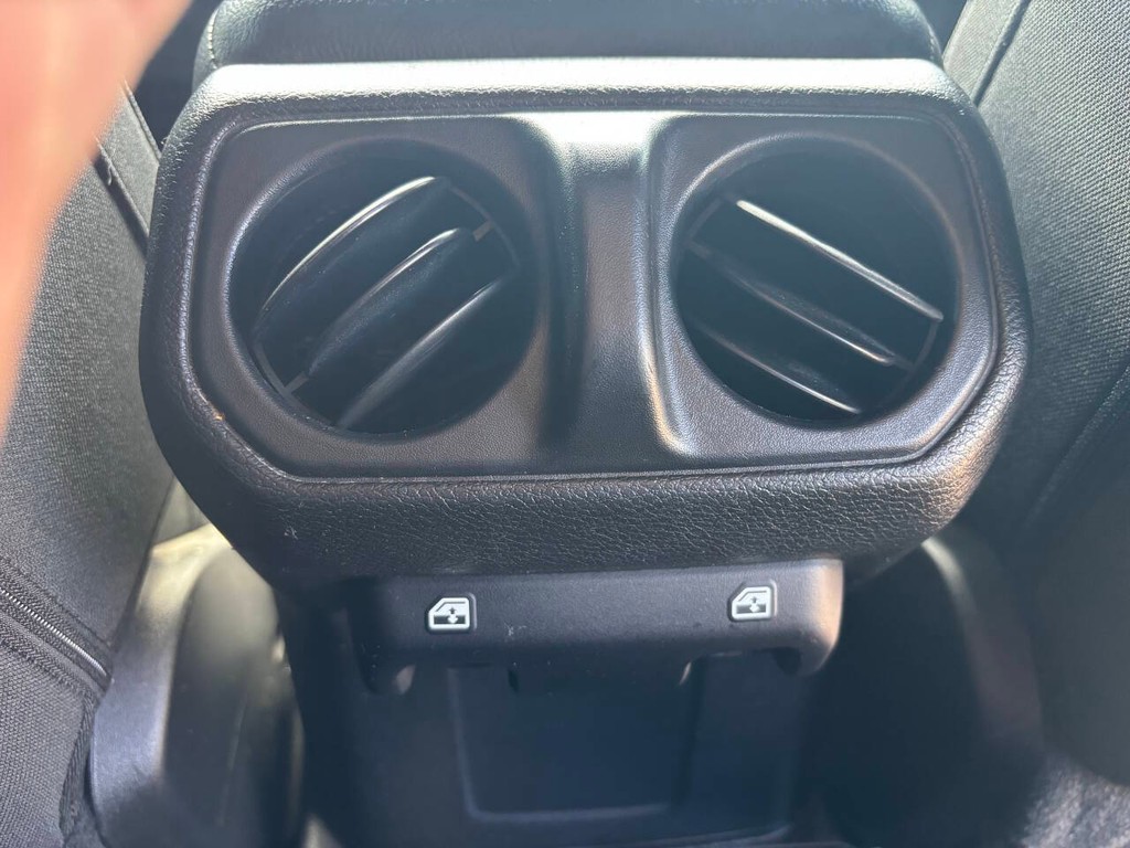 Jeep Wrangler Unlimited Vehicle Full-screen Gallery Image 18