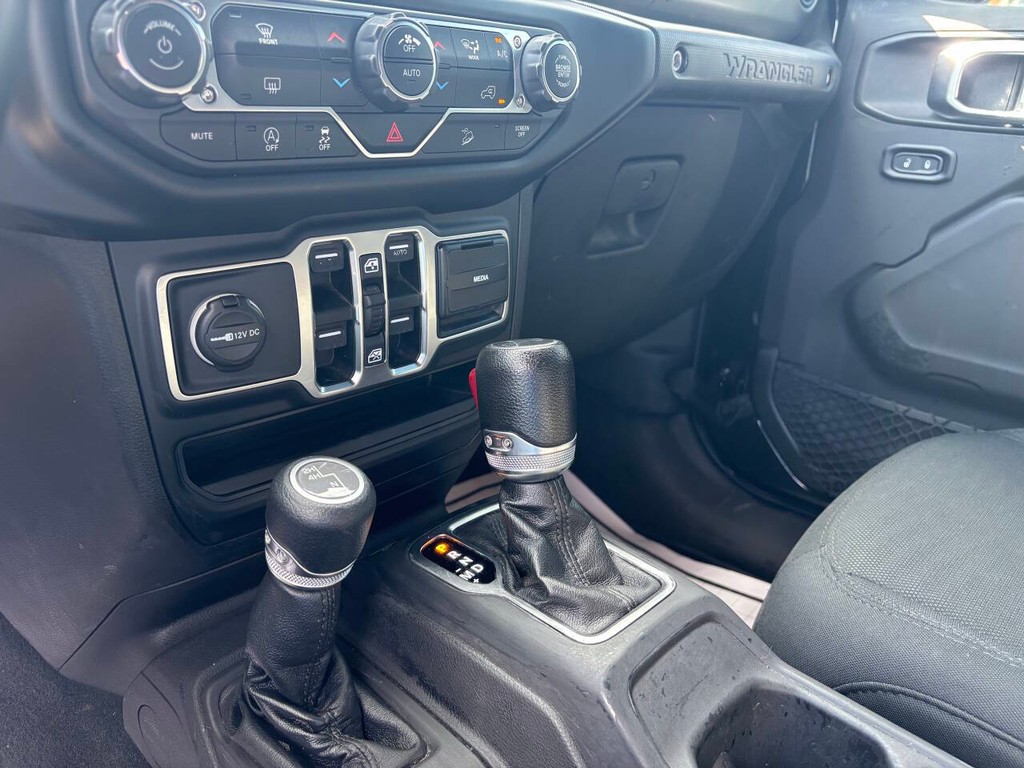 Jeep Wrangler Unlimited Vehicle Full-screen Gallery Image 23