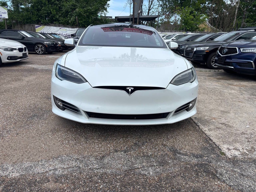 Tesla Model S Vehicle Full-screen Gallery Image 02