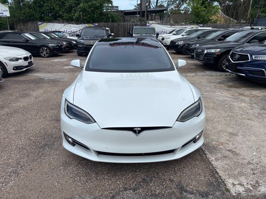 Tesla Model S Vehicle Full-screen Gallery Image 03