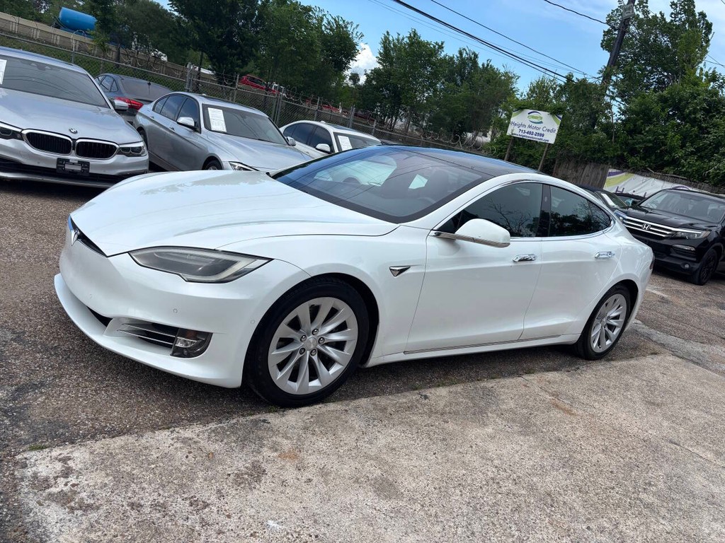 Tesla Model S Vehicle Full-screen Gallery Image 04