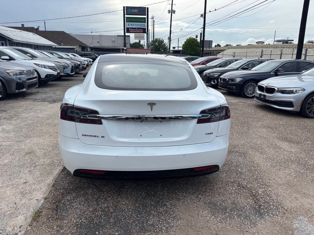 Tesla Model S Vehicle Full-screen Gallery Image 06