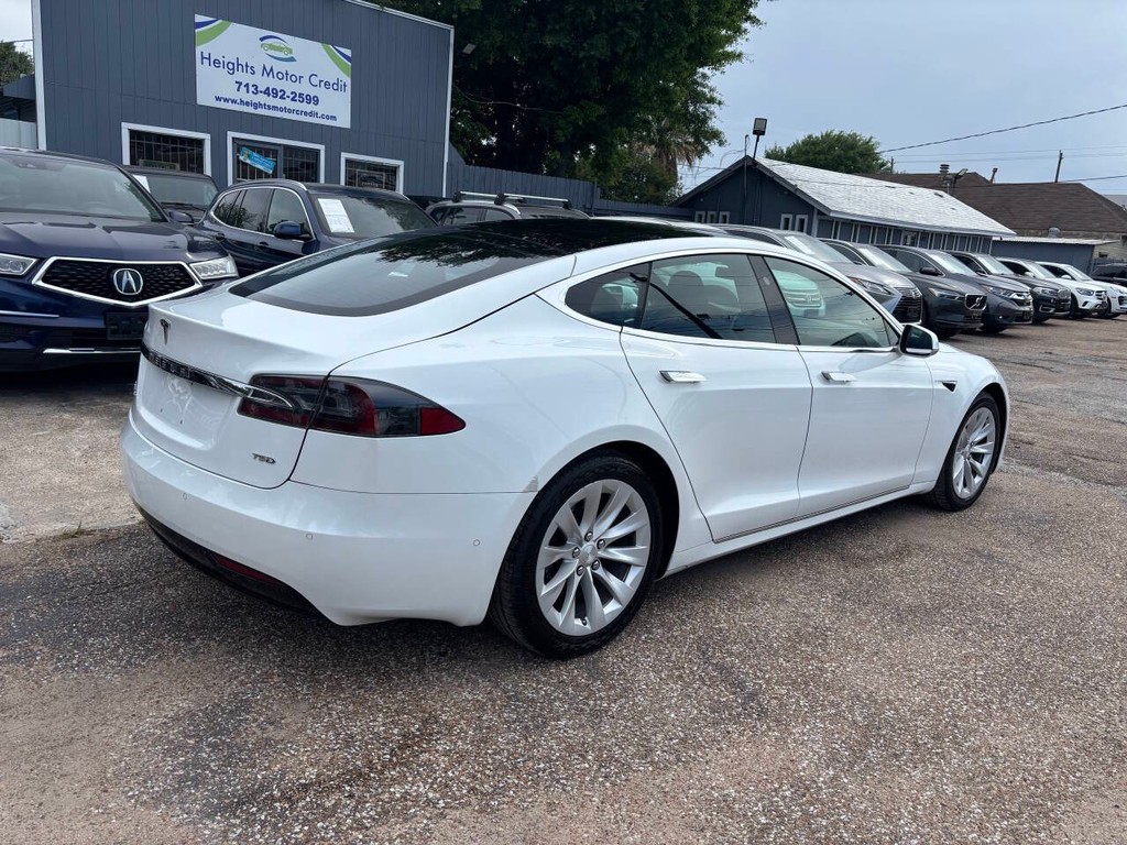 Tesla Model S Vehicle Full-screen Gallery Image 07