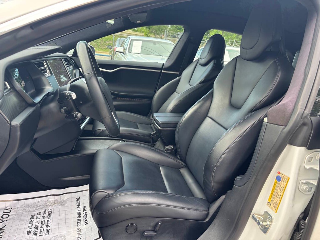 Tesla Model S Vehicle Full-screen Gallery Image 09