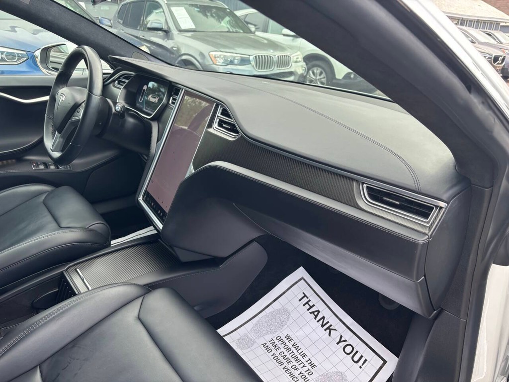 Tesla Model S Vehicle Full-screen Gallery Image 11