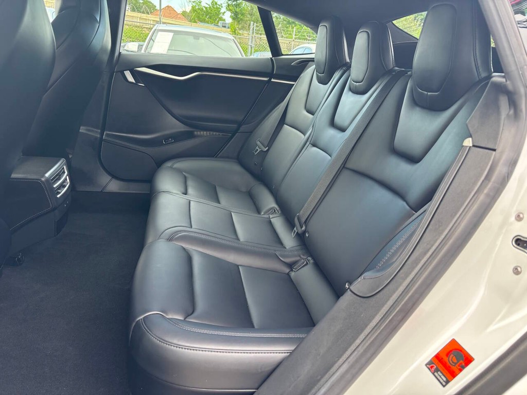 Tesla Model S Vehicle Full-screen Gallery Image 14