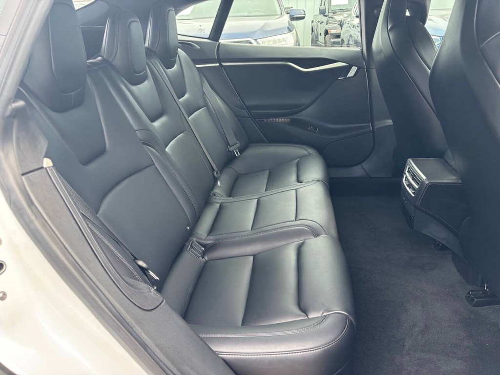 Tesla Model S Vehicle Full-screen Gallery Image 16