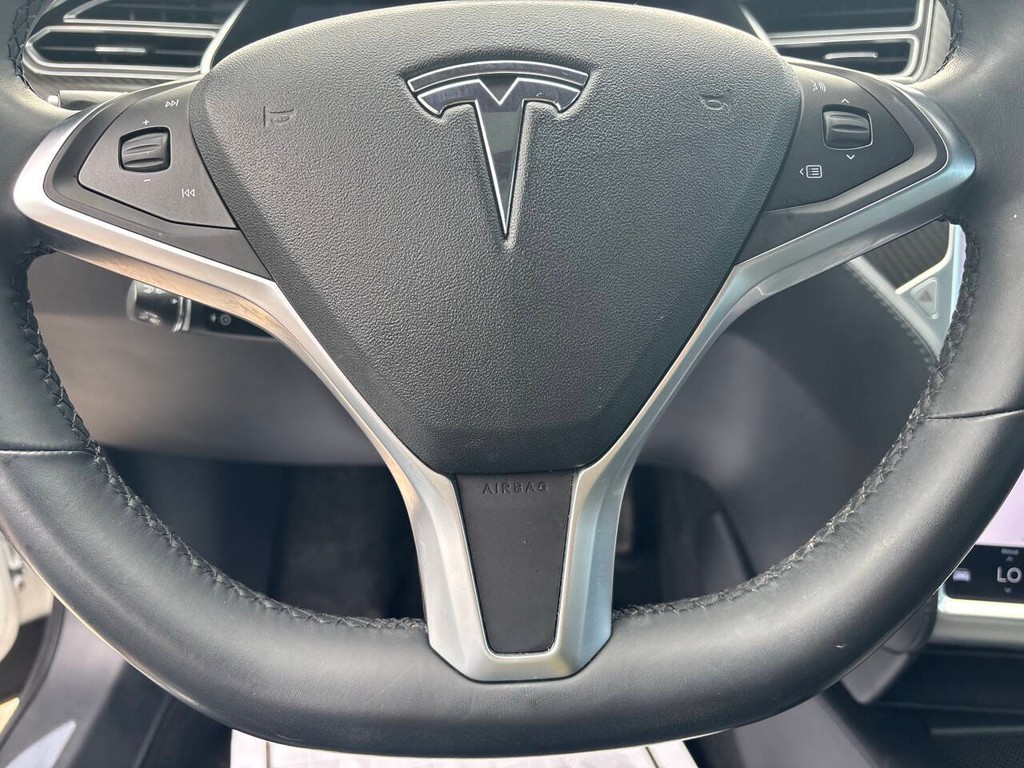 Tesla Model S Vehicle Full-screen Gallery Image 26