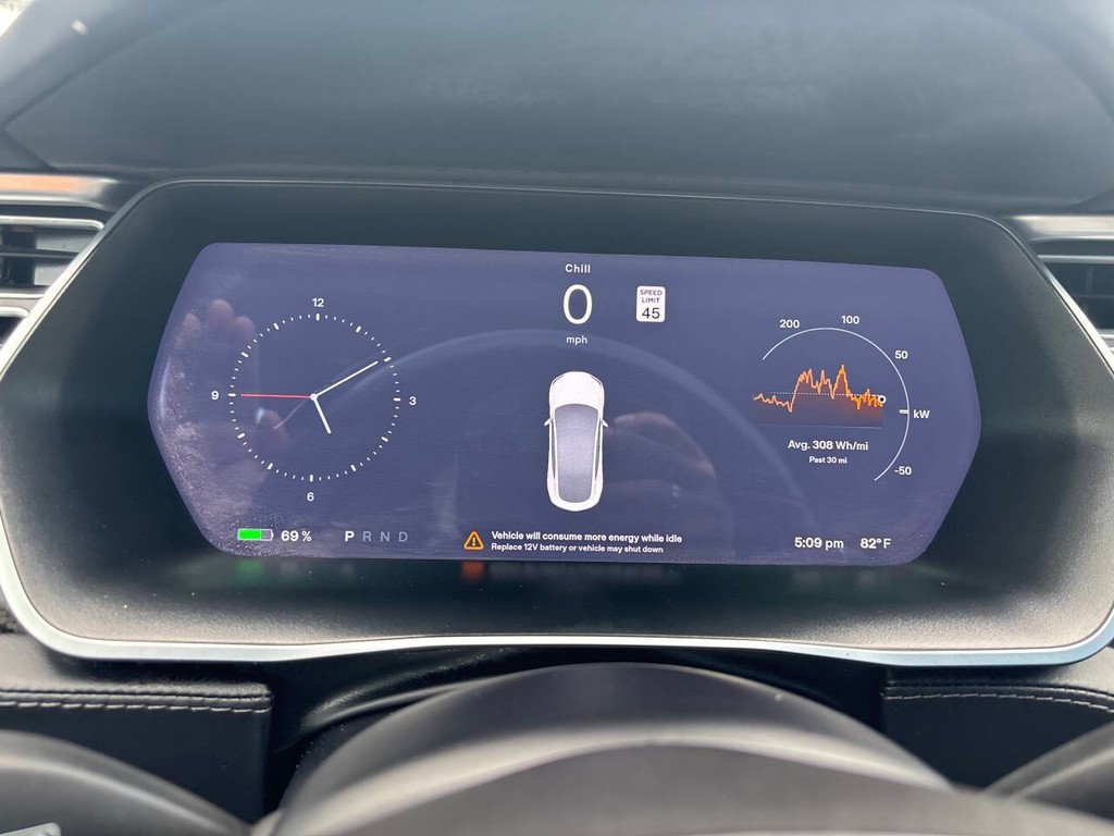 Tesla Model S Vehicle Full-screen Gallery Image 28