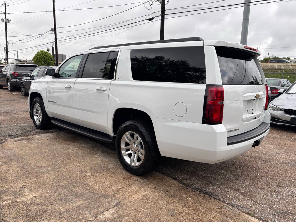 Chevrolet Suburban Vehicle Full-screen Gallery Image 04
