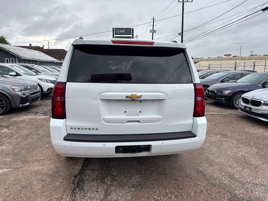 Chevrolet Suburban Vehicle Full-screen Gallery Image 05