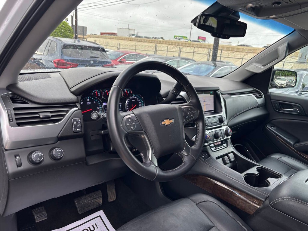 Chevrolet Suburban Vehicle Full-screen Gallery Image 07