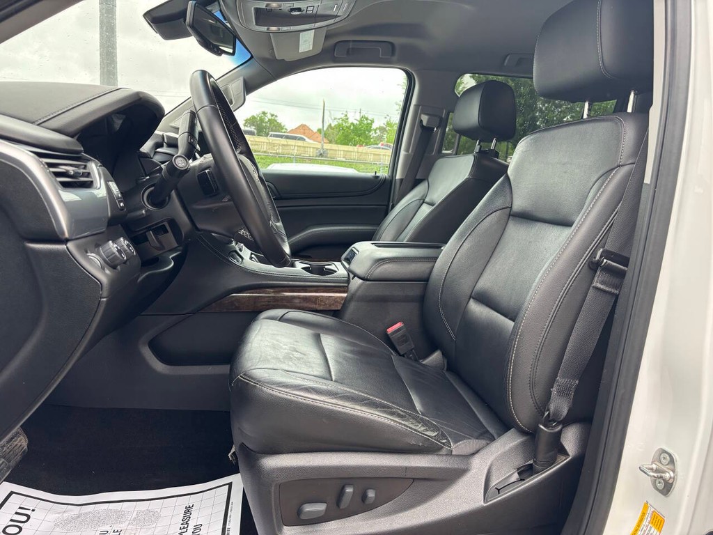 Chevrolet Suburban Vehicle Full-screen Gallery Image 08