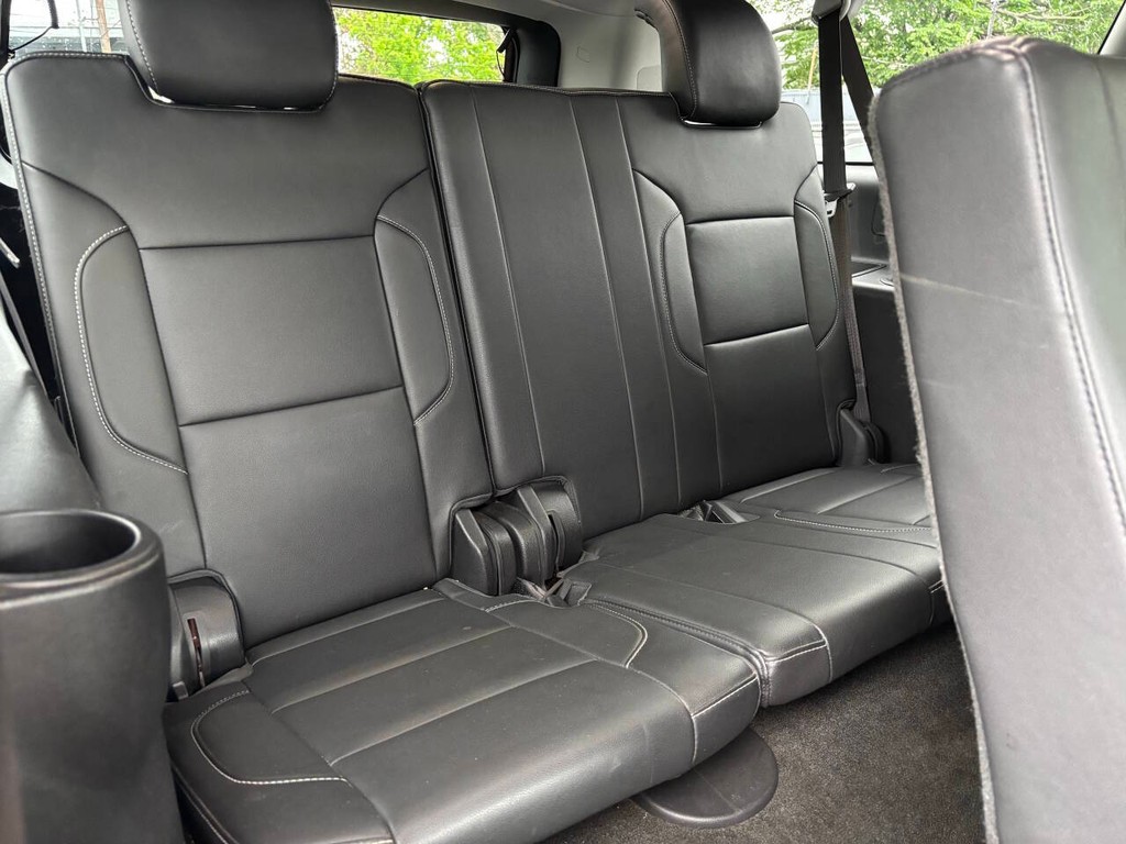 Chevrolet Suburban Vehicle Full-screen Gallery Image 18