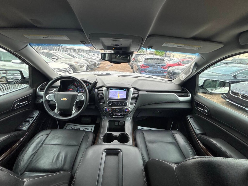 Chevrolet Suburban Vehicle Full-screen Gallery Image 20