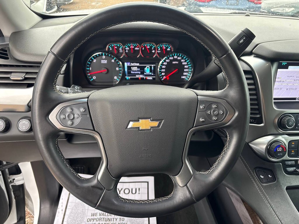 Chevrolet Suburban Vehicle Full-screen Gallery Image 24
