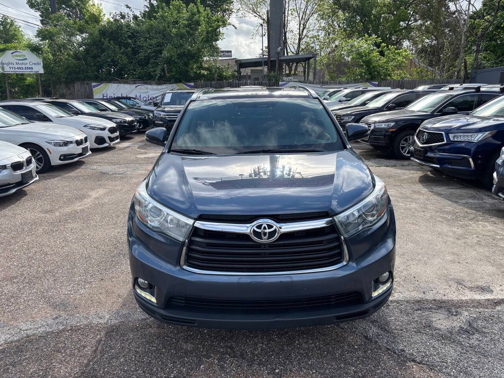 Toyota Highlander Vehicle Full-screen Gallery Image 03