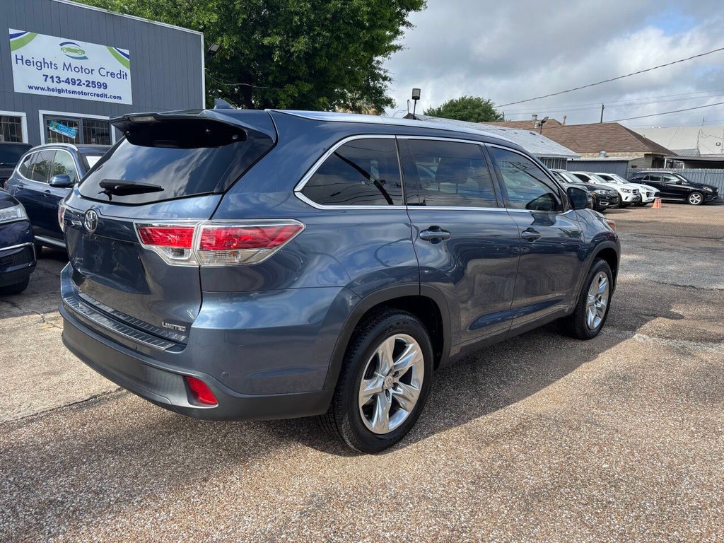 Toyota Highlander Vehicle Full-screen Gallery Image 07