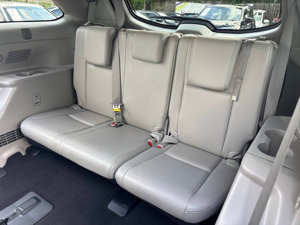 Toyota Highlander Vehicle Full-screen Gallery Image 18