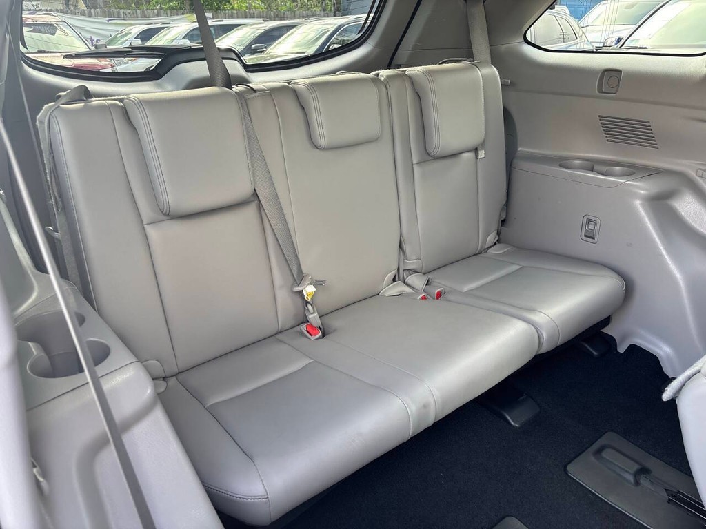 Toyota Highlander Vehicle Full-screen Gallery Image 19