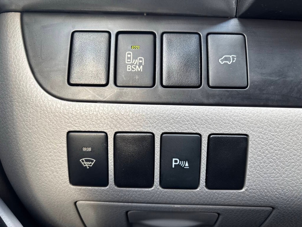 Toyota Highlander Vehicle Full-screen Gallery Image 29