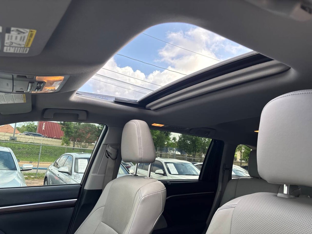 Toyota Highlander Vehicle Full-screen Gallery Image 32
