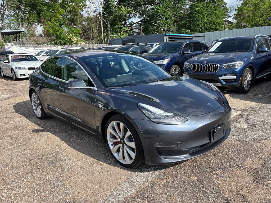 Tesla Model 3 Vehicle Full-screen Gallery Image 02