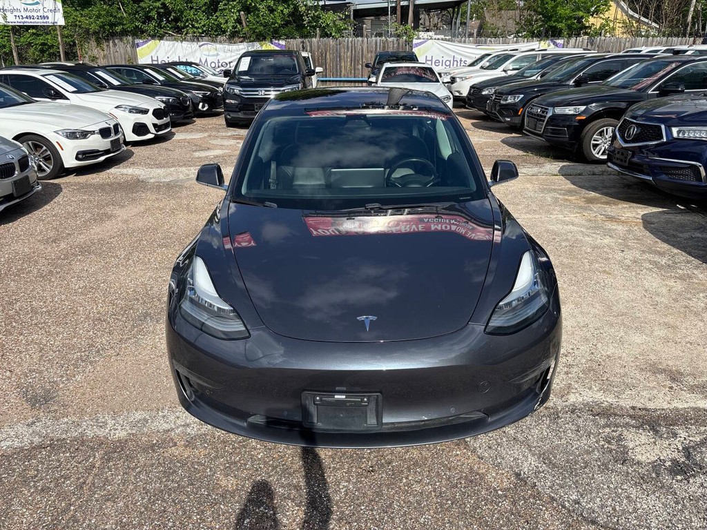 Tesla Model 3 Vehicle Full-screen Gallery Image 03
