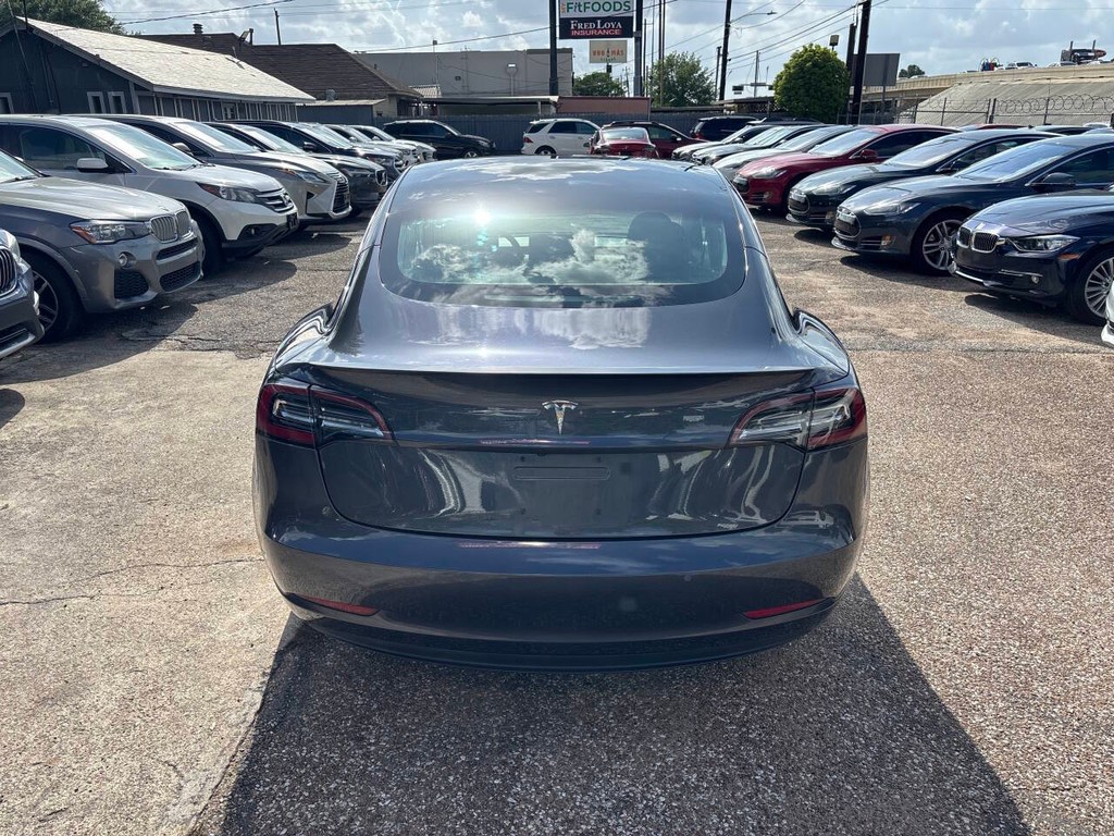 Tesla Model 3 Vehicle Full-screen Gallery Image 05