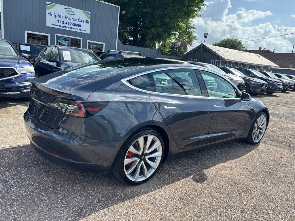 Tesla Model 3 Vehicle Full-screen Gallery Image 06