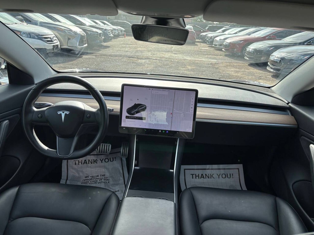 Tesla Model 3 Vehicle Full-screen Gallery Image 18