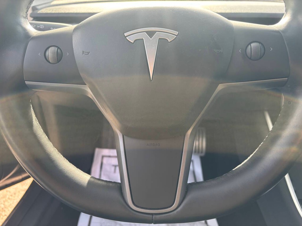 Tesla Model 3 Vehicle Full-screen Gallery Image 22