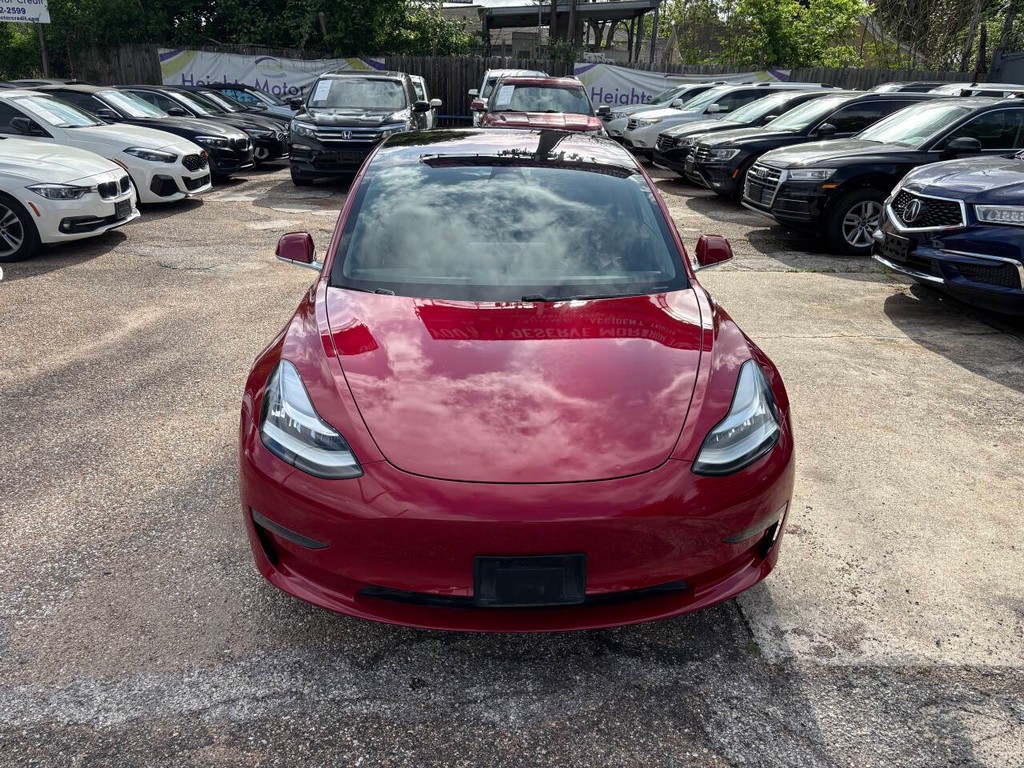 Tesla Model 3 Vehicle Full-screen Gallery Image 03