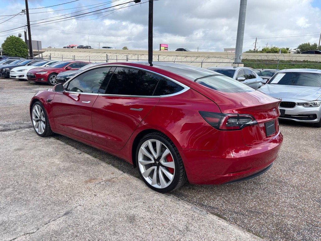 Tesla Model 3 Vehicle Full-screen Gallery Image 05