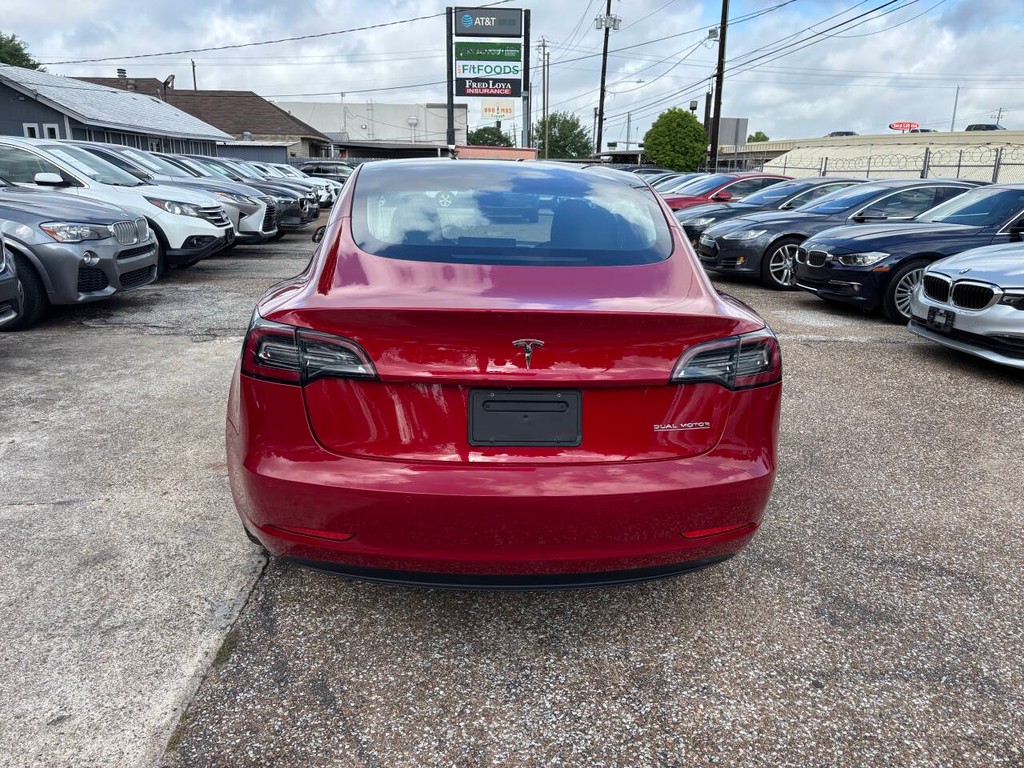 Tesla Model 3 Vehicle Full-screen Gallery Image 06