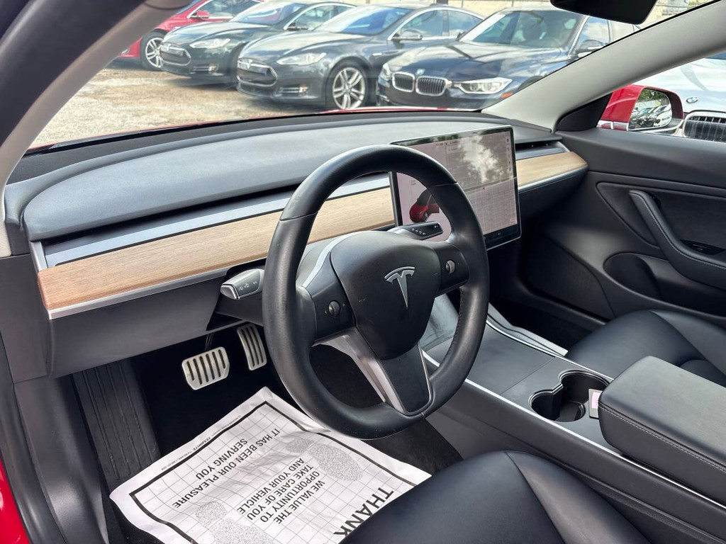 Tesla Model 3 Vehicle Full-screen Gallery Image 07