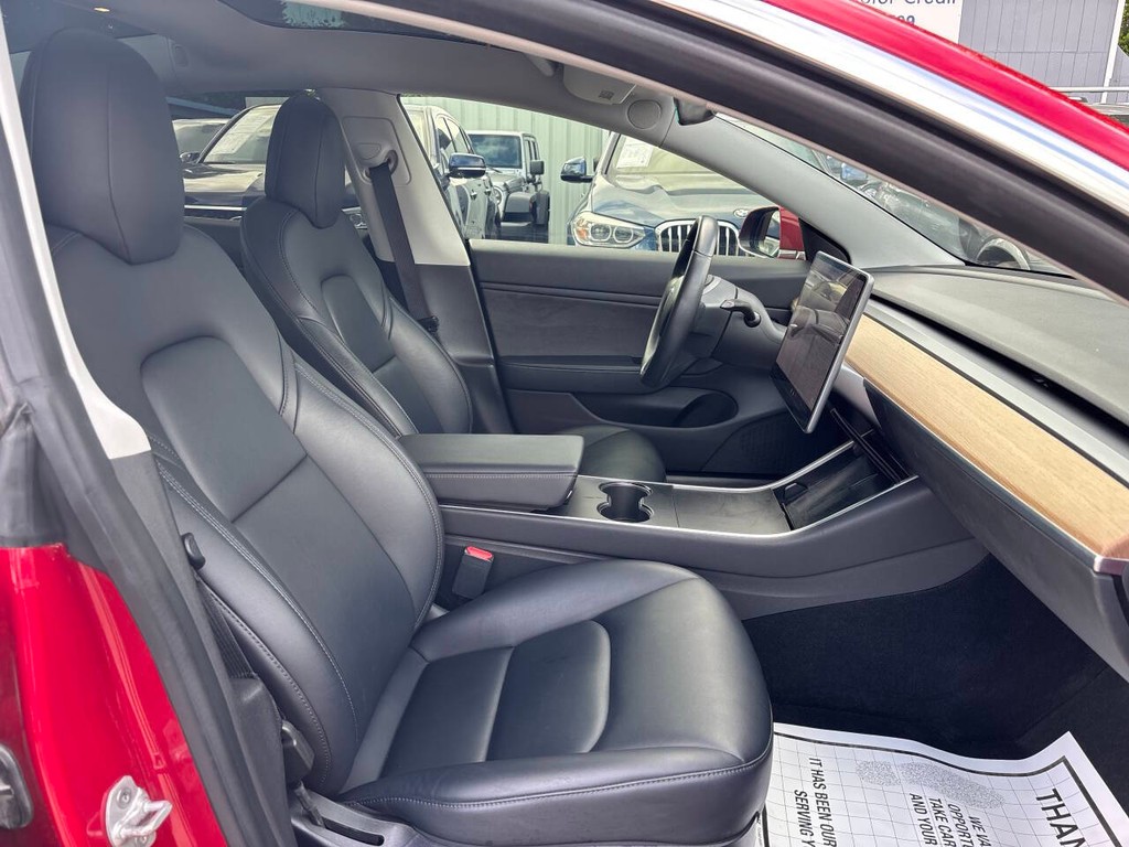 Tesla Model 3 Vehicle Full-screen Gallery Image 11