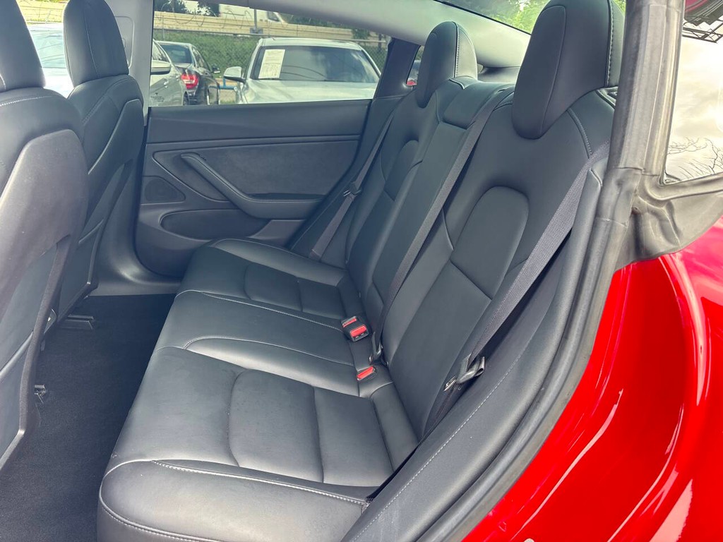 Tesla Model 3 Vehicle Full-screen Gallery Image 13