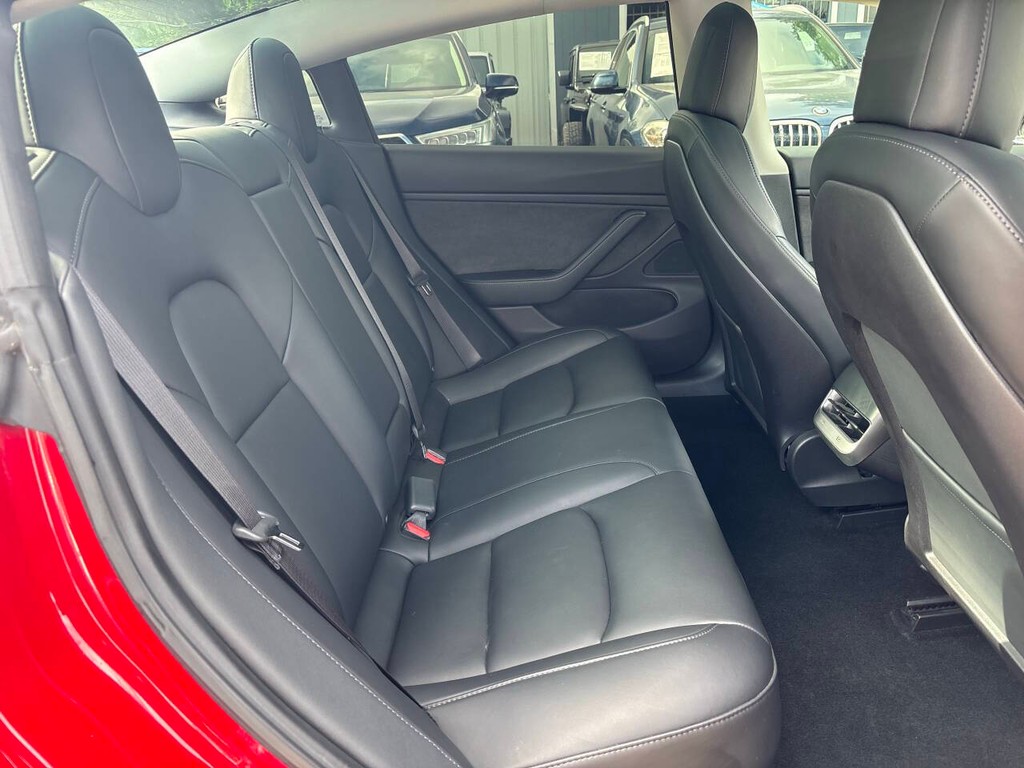 Tesla Model 3 Vehicle Full-screen Gallery Image 15