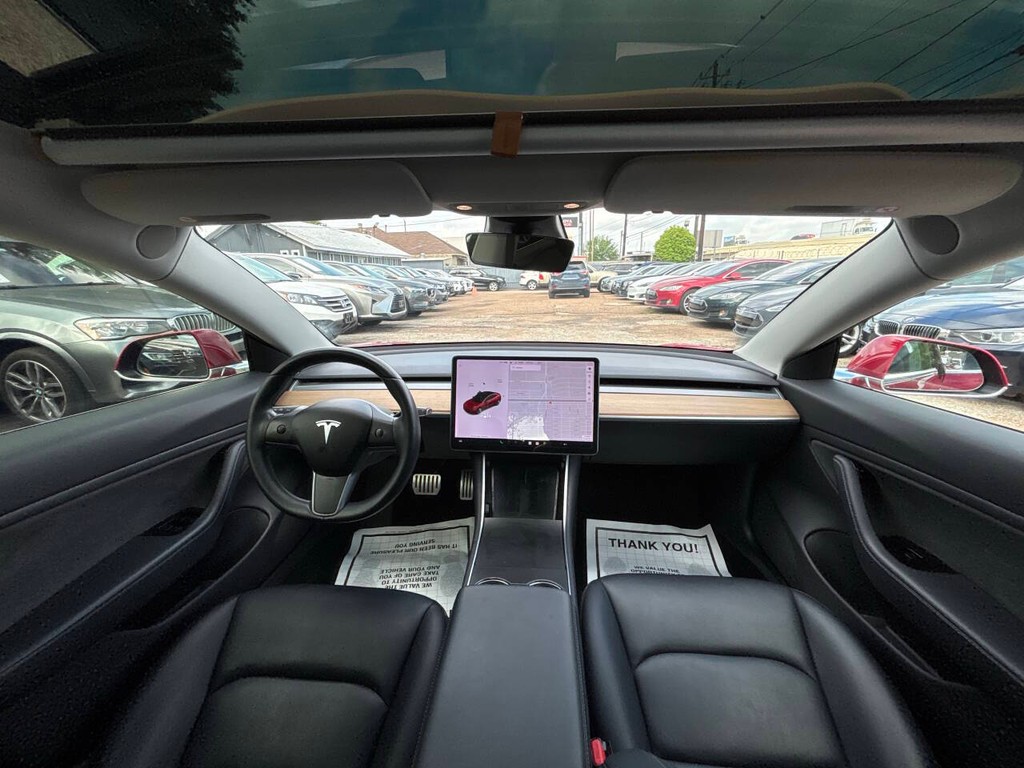 Tesla Model 3 Vehicle Full-screen Gallery Image 17