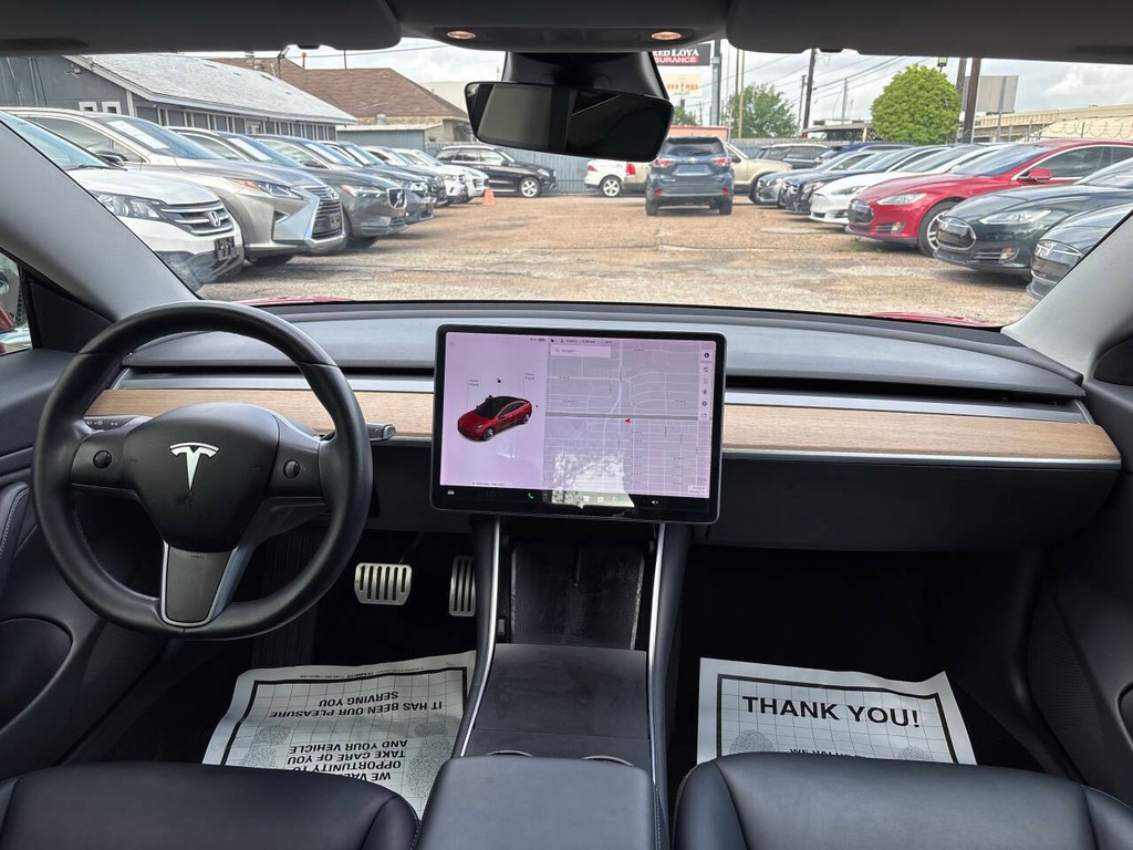Tesla Model 3 Vehicle Full-screen Gallery Image 18